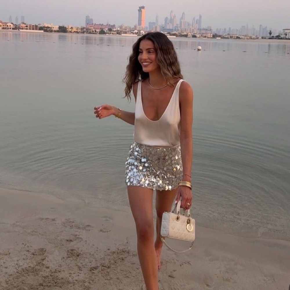 Alice + Olivia sequence skirt - Picture 2 of 8
